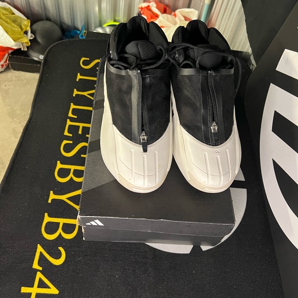 adidas Black and White Sneakers - Picture 3 of 4